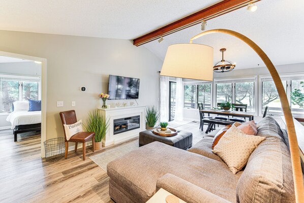 House (3 Bedrooms) | Interior - Pinehurst Home: Fire Pit, BBQ + Golf Course View! (Pinehurst)