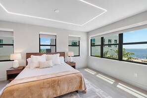 3 habitaciones, tabla de planchar con plancha y acceso a internet