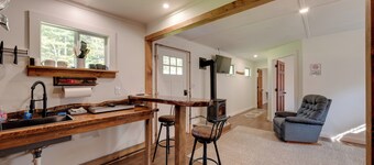 9 Mi to Worlds End State Park: Cabin in Hillsgrove