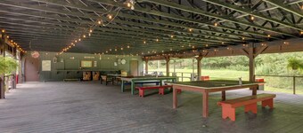 Community Rec Center: Outdoor Haven in Hillsgrove!
