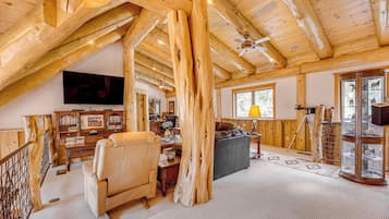 ุงูู
ูุดุฃุฉ ู
ู ุงูุฏุงุฎู