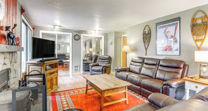 West Dover Townhome: Hot Tub, 2 Mi to Mount Snow!