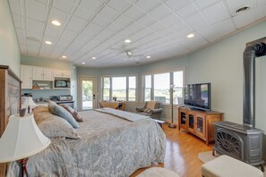 Appartement (0 Bedroom) | Een strijkplank/strijkijzer, beddengoed