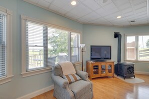 Apartment (0 Bedroom) | Interior - 4 Mi to German Village: Studio w/ Hot Tub! (Millersburg)