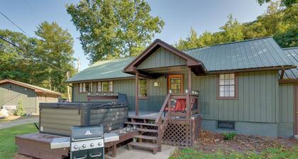 Private Hot Tub: Main Cabin at Elk Creek Escape!
