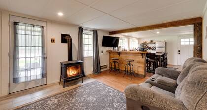 Hillsgrove Cabin w/ Private Hot Tub!