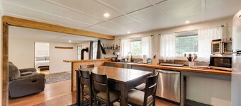 Private Hot Tub: Main Cabin at Elk Creek Escape!