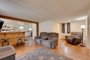 House (2 Bedrooms) | Interior