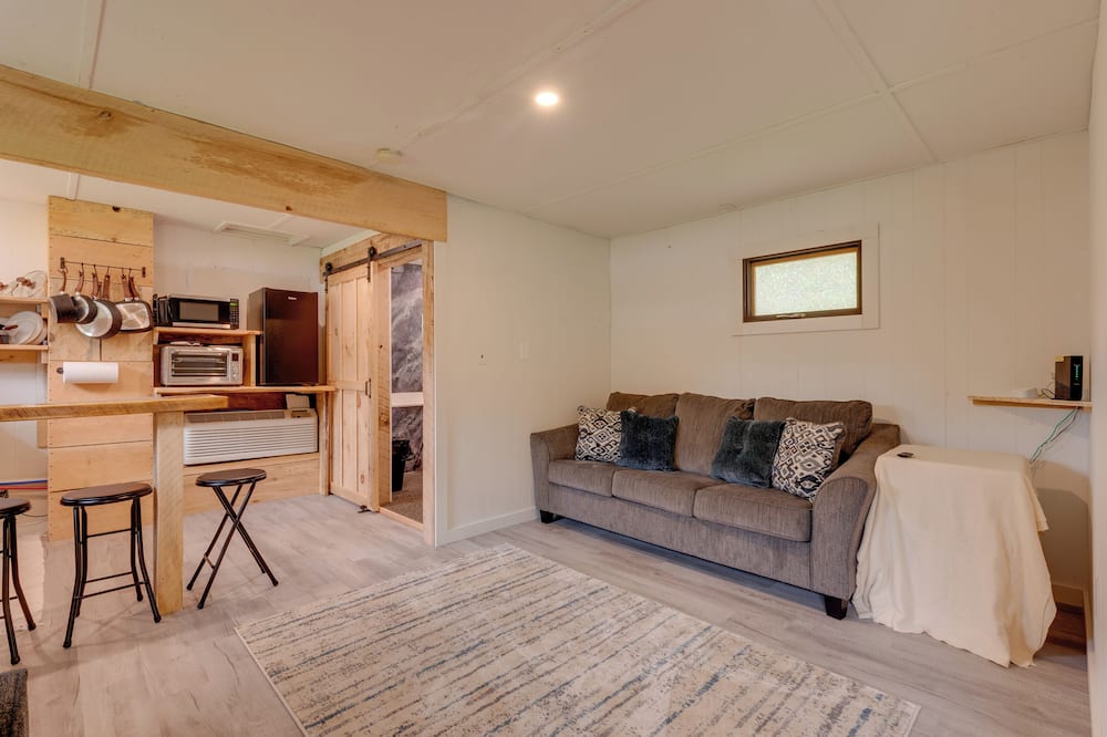 Community Perks: Elk Creek Escape - Deluxe Cabin C - Barbours, PA