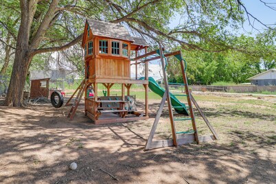 Family-friendly Albuquerque Home Near Rio Grande!