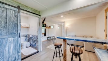 ํ์ฐ์ค (2 Bedrooms) | ๋ด๋ถ