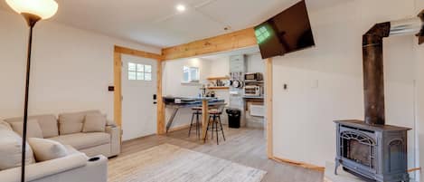 House (2 Bedrooms) | Interior