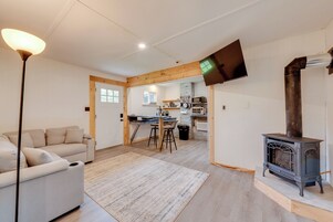 House (2 Bedrooms) | Interior