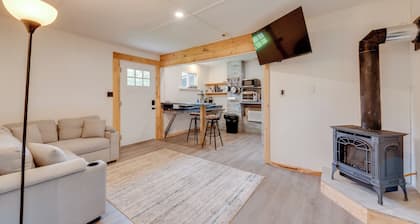 Pet-friendly Cabin w/ Grill in Hillsgrove