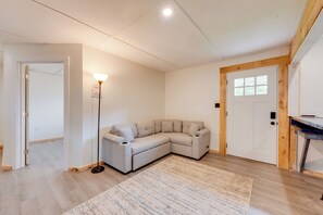 House (2 Bedrooms) | Interior - Pet-friendly Cabin w/ Grill in Hillsgrove (Hillsgrove)