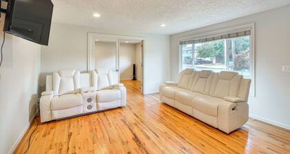Milwaukie Home w/ Outdoor Dining Space