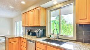 House (3 Bedrooms) | Interior - Milwaukie Home w/ Outdoor Dining Space (Milwaukie)