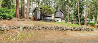Bremerton Home w/ Fire Pit Near Parks & Museums