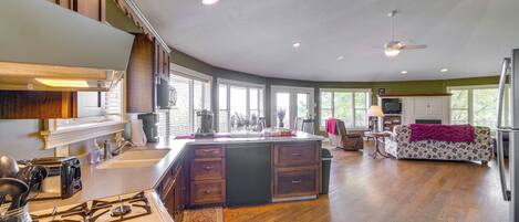 House (2 Bedrooms) | Interior