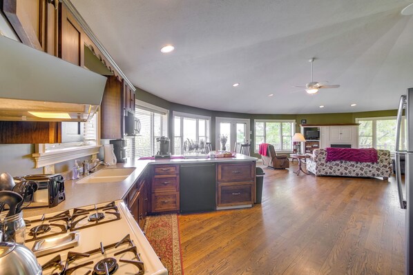 House (2 Bedrooms) | Interior