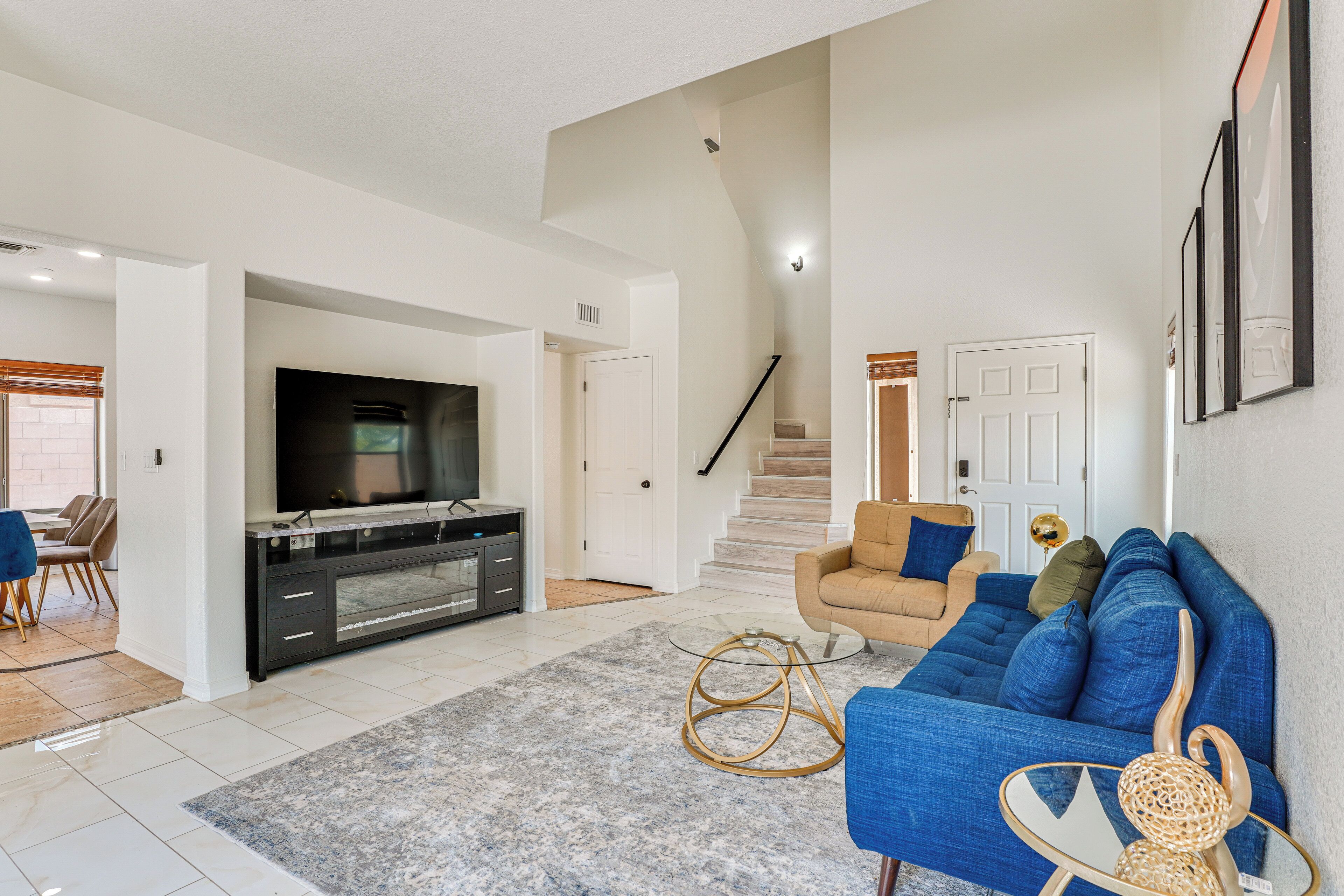 House (5 Bedrooms) | Interior