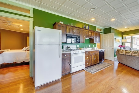 House (2 Bedrooms) | Interior