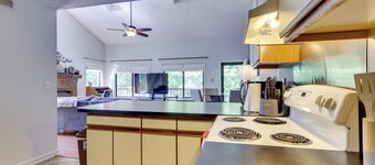 Bryce Resort Getaway w/ Sauna, 1 Mi to Lake Beach!