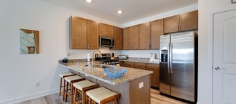 Bayfront Condo w/ Pool Access, Near Rehoboth Beach