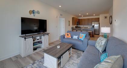 Bayfront Condo w/ Pool Access, Near Rehoboth Beach