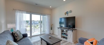 Bayfront Condo w/ Pool Access, Near Rehoboth Beach