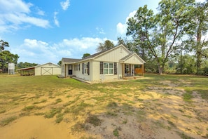 Interior - Horses Welcome: Pittsburg Home Near Wineries! (Pittsburg)