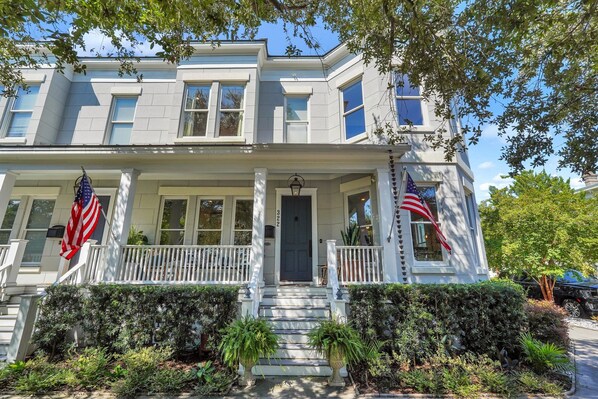 Exterior - Luxurious, Bright, Chic Home on Treelined Street by Lucky Savannah (Savannah)