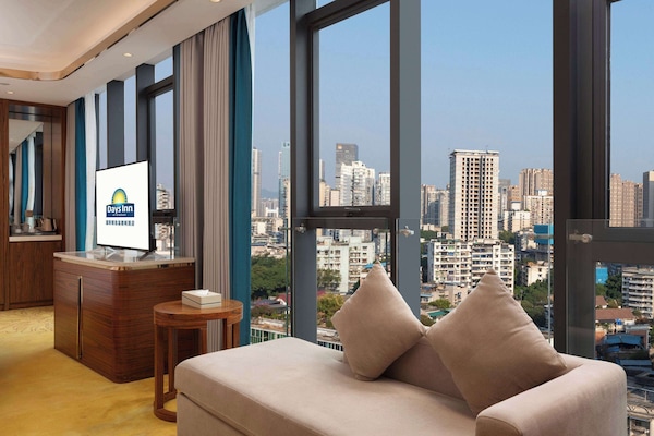 Room, 1 King Bed, Non Smoking, City View