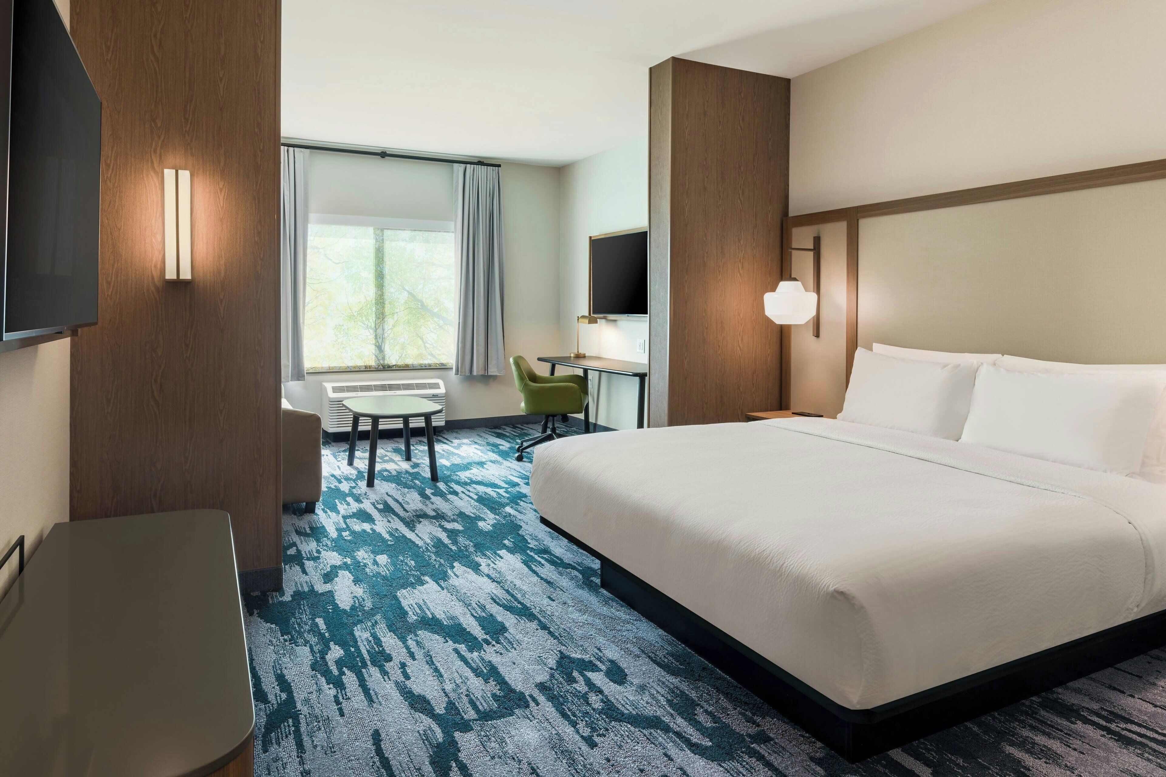 Suite, 1 King Bed with Sofa bed | Blackout drapes, iron/ironing board, bed sheets