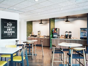 Café da manhã com buffet grátis todos os dias