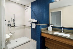 Haartrockner, Handtücher, Seife, Shampoo