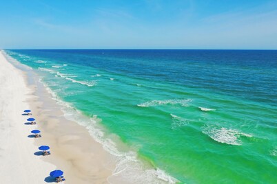 "SAND-orini SEA-renity" Gorgeous Beachfront Penthouse condo, Pool on 30A!