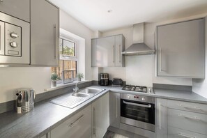 Kühlschrank, Mikrowelle, Ofen, Toaster