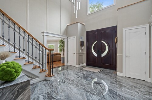 The President Mansion Luxurious 7br Family Retreat 7 Bedroom Home by RedAwning