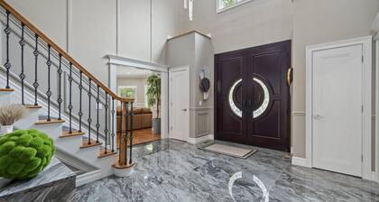 The President Mansion Luxurious 7br Family Retreat 7 Bedroom Home by RedAwning