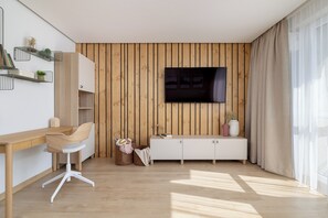 Appartement, 1 chambre, balcon | Bureau, espace de travail pour ordinateur portable, draps fournis