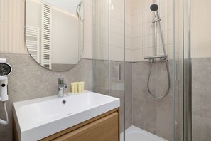 Apartment, 1 Bedroom, Balcony | Bathroom | Shower, rainfall showerhead, free toiletries, towels - Apartment Center of Katowice by Renters (Katowice)
