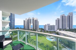 Property grounds - Stunning Ocean View|Steps 2 Beach|Luxe 2BR Retreat (Sunny Isles Beach)