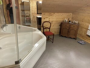Dusche, Haartrockner, Toilettenpapier