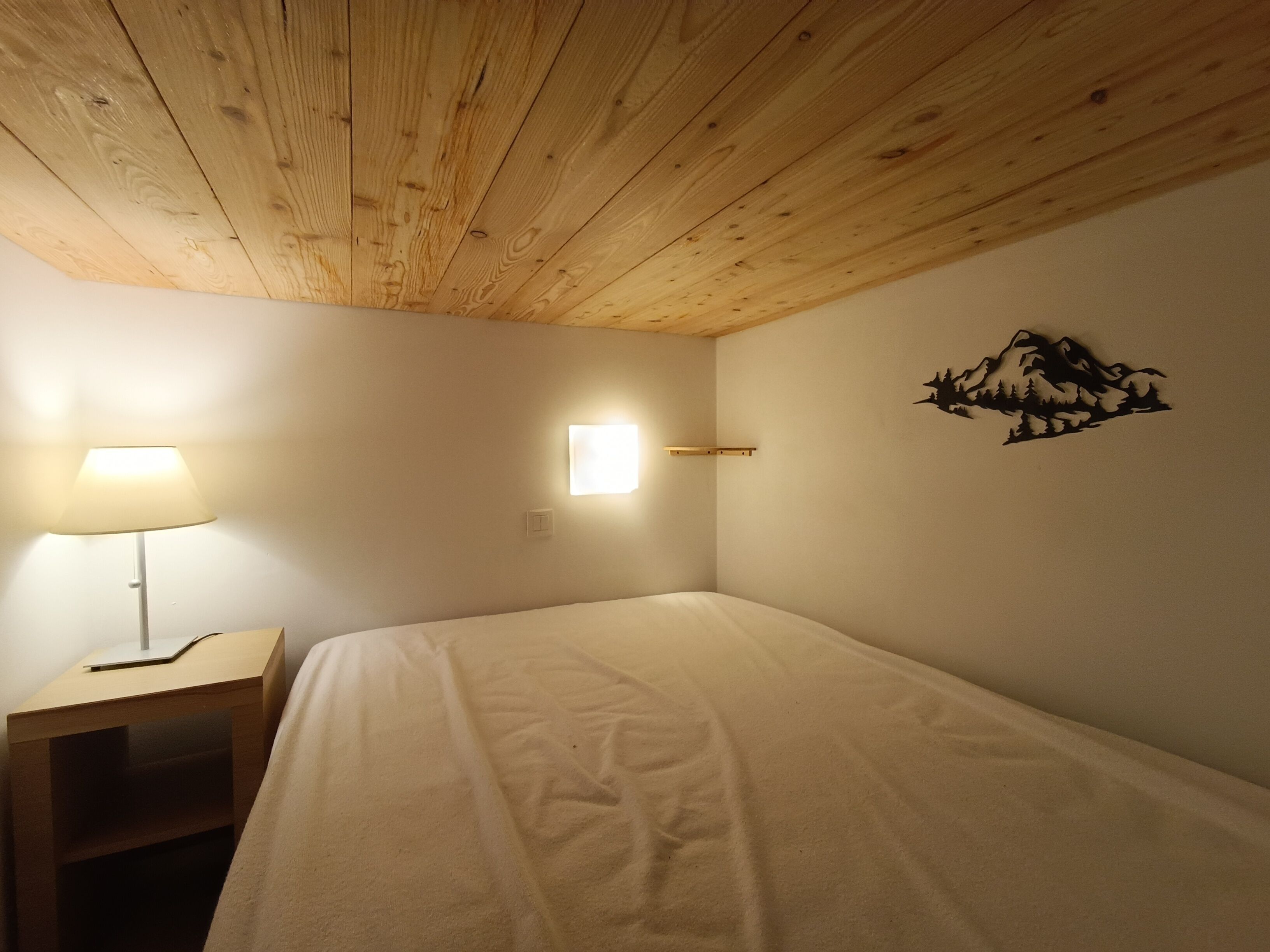 1 多间卧室、客房内保险箱、免费 WiFi