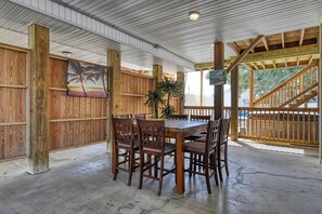 Outdoor dining - Sunsets Galore at Devine Sunset! 5 Bed, 4.5 Bath Home with Pool & Hot Tub (Garden City Beach)