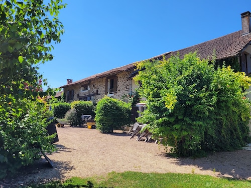"Gite Merlot" -a spacious, comfortable 5-bedroom countryhouse in French Dordogne