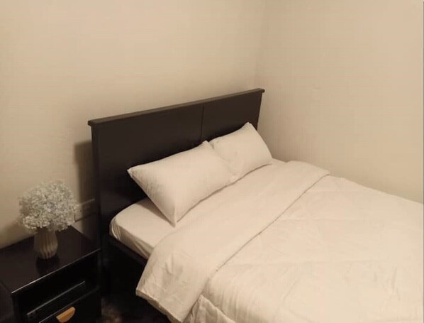 1 habitación, tabla de planchar con plancha, wifi y ropa de cama 