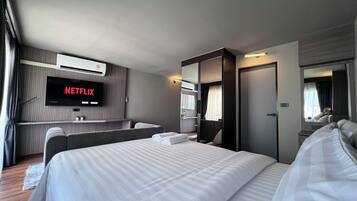 Premium Studio | Premium bedding, desk, laptop workspace, free WiFi