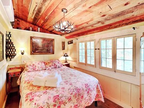 2 bedrooms, internet, bed sheets